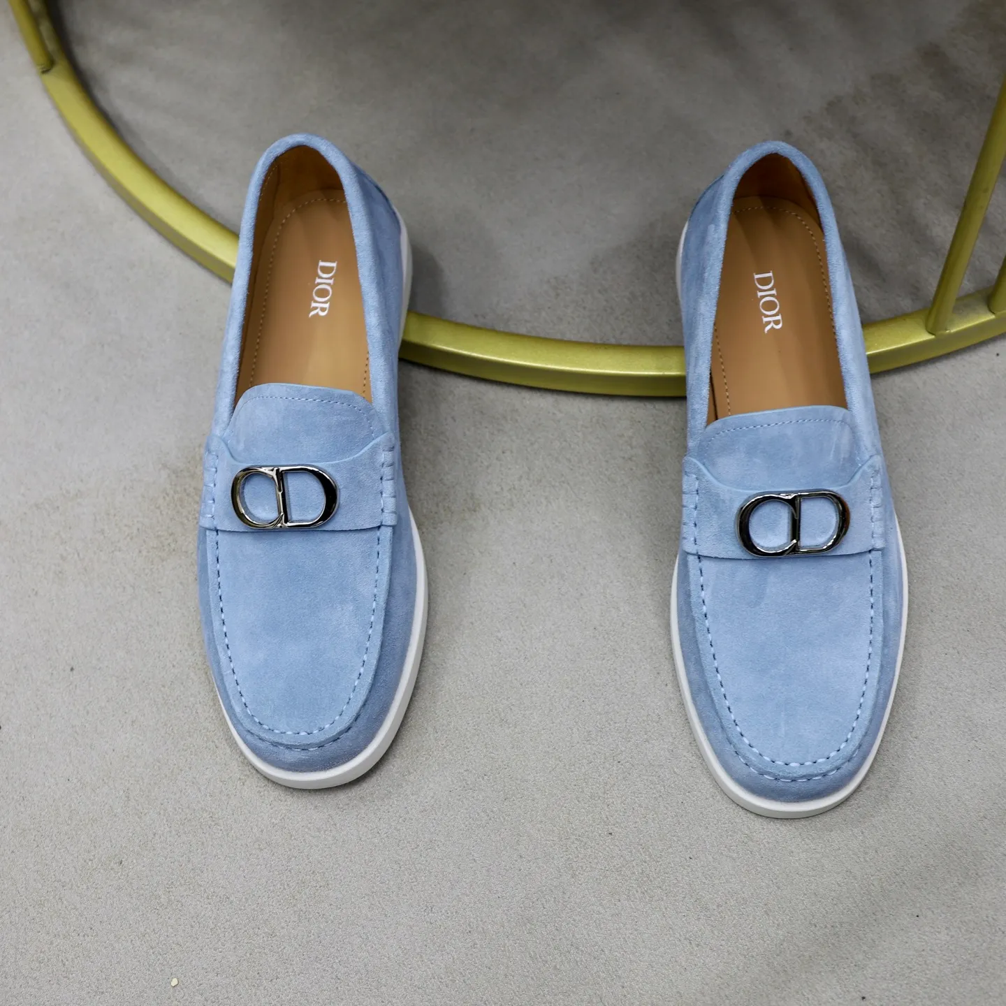 Ex-factory price: 560🙅‍♂️🙅‍♂️🙅‍♂️ Brand: Dior DIOR Standard code: Men's code 38/44 (45 can be customized) Grade: Same as the official website Material: Original cowhide stitching, cowhide lining, original TPU wear-resistant soft outsole Style categories: Leisure and sports version, footwear for driving, young fashion, European and American trends, British style Color: actual picture color